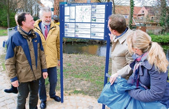 Enth&uuml;llung der letzten Schautafel